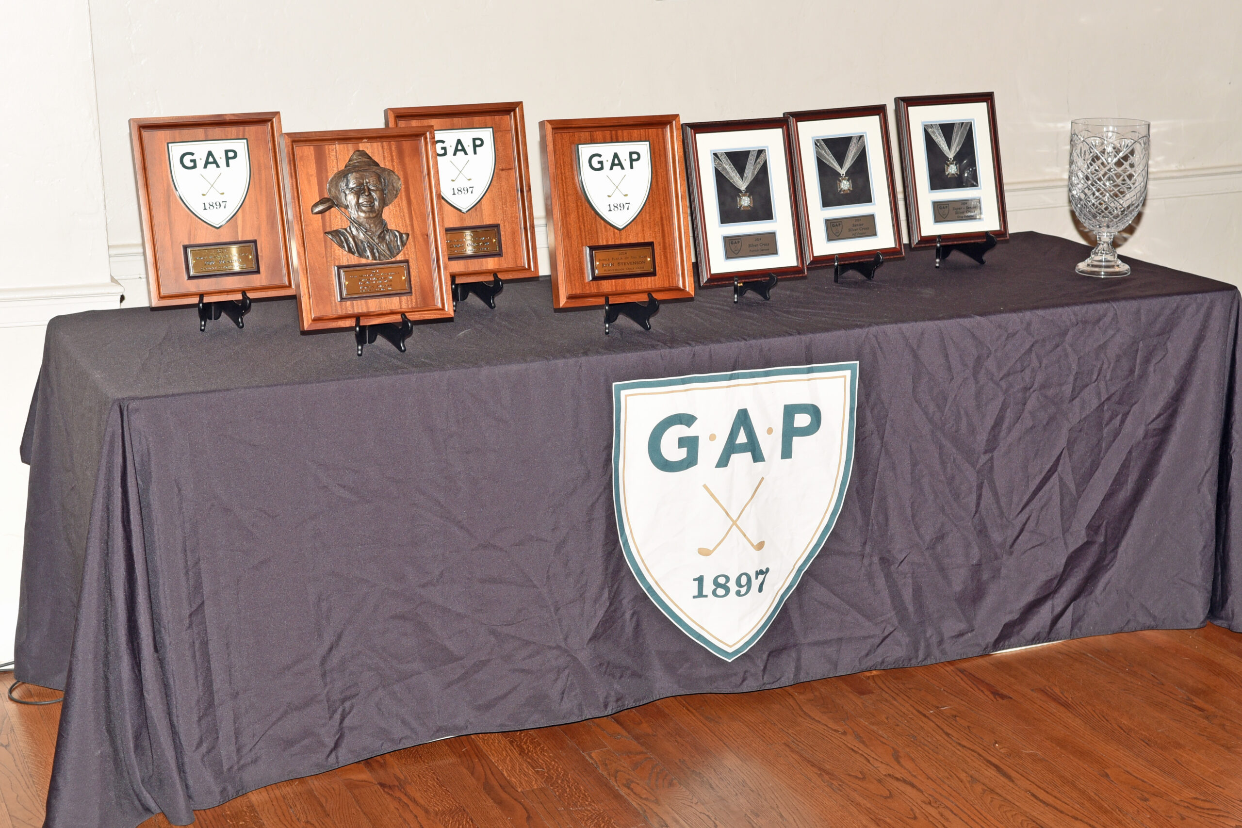 2024_players_dinner_huntingdon_valley_trophies