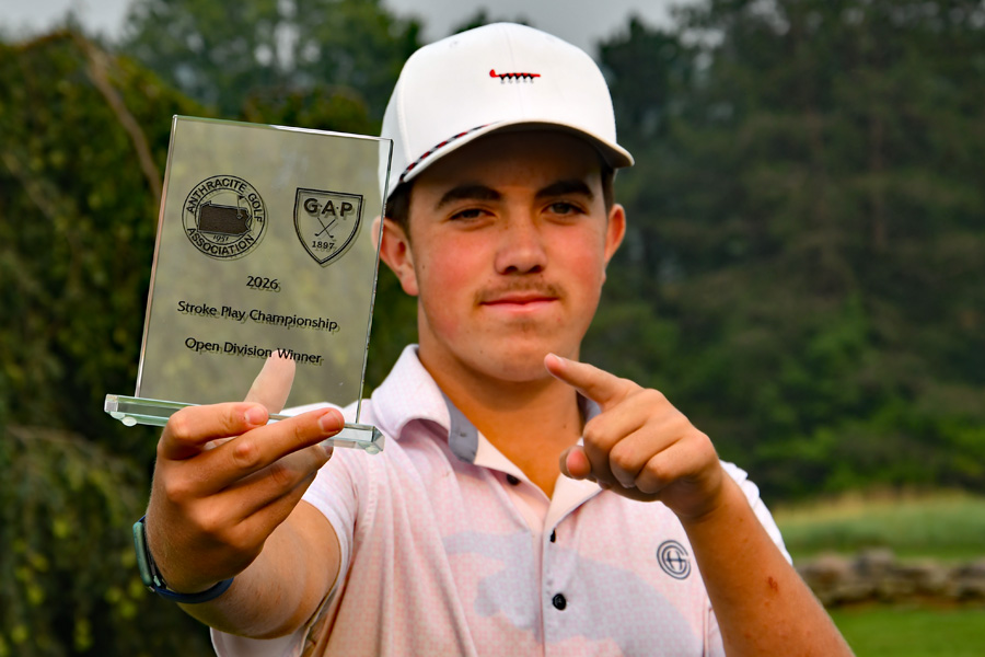 2026_stroke_play_gill_900x600_trophy